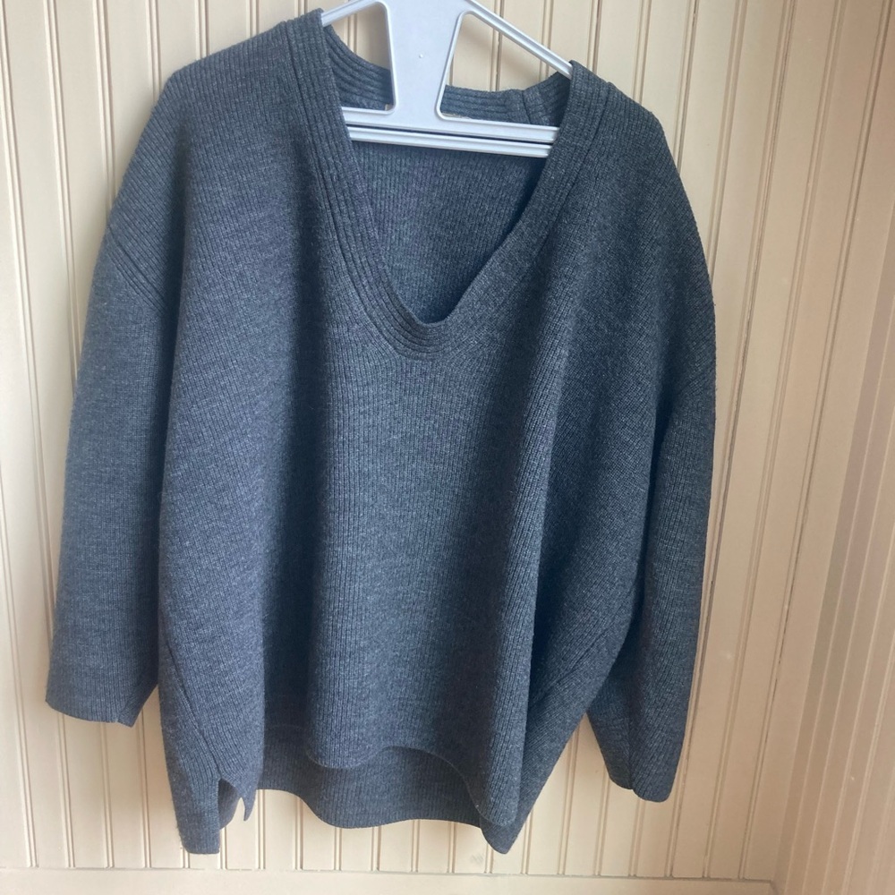 NICOLE FARHI Wool Ribbed Sweater - Charcoal Gray